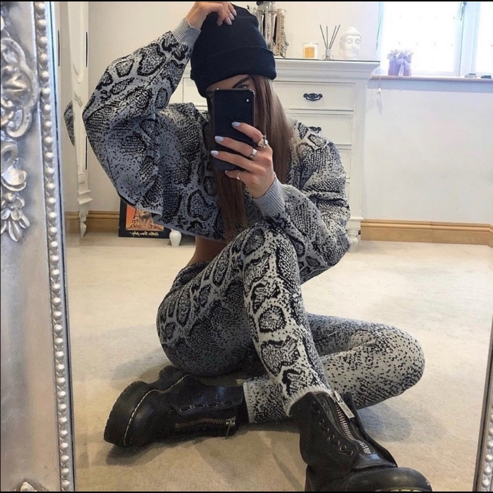 Snakeskin Printed Knit F/W Legging/Crop Top Set